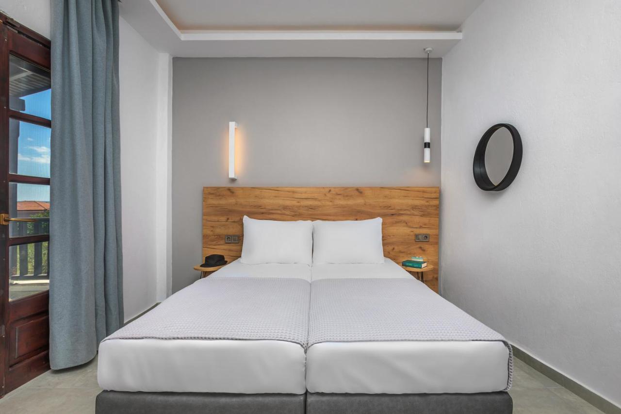 Eleon Suites Afytos Exterior photo
