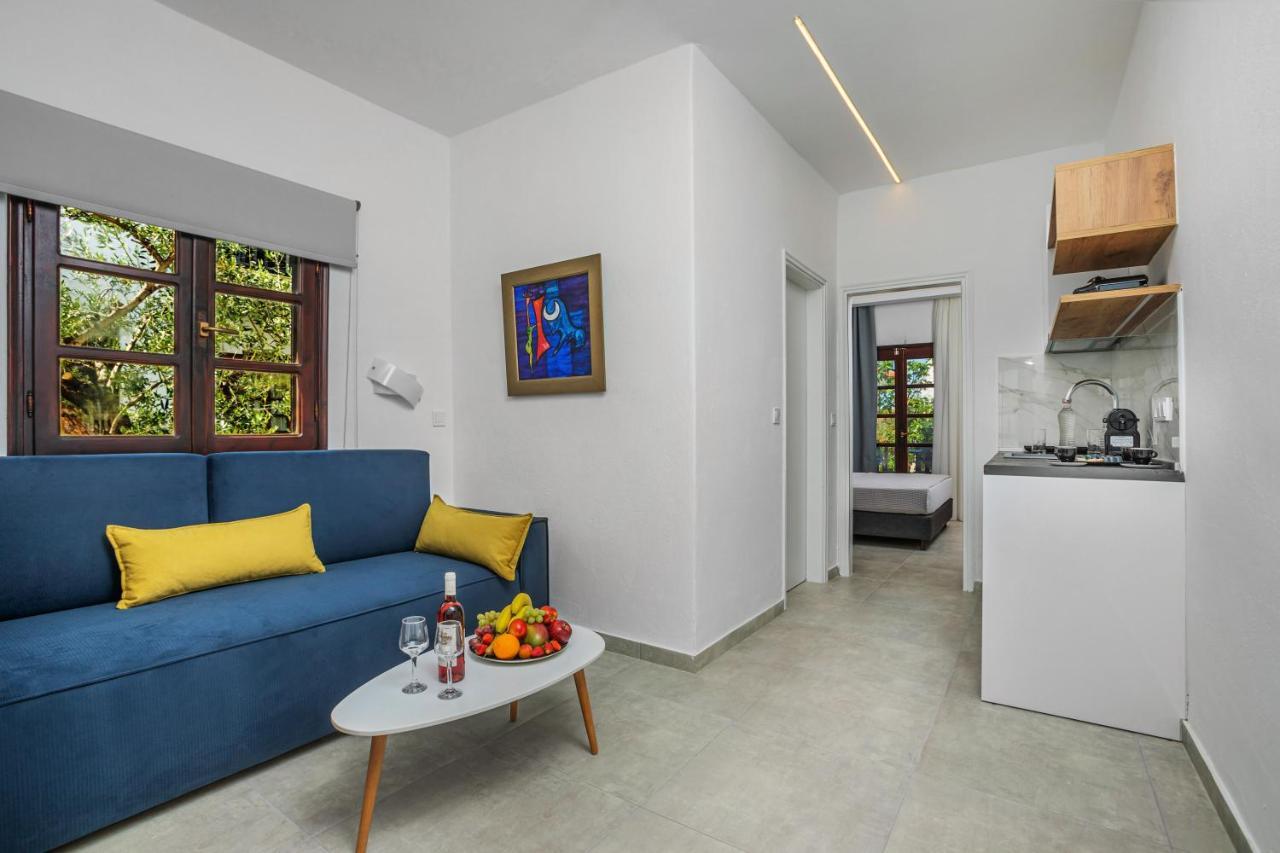Eleon Suites Afytos Exterior photo