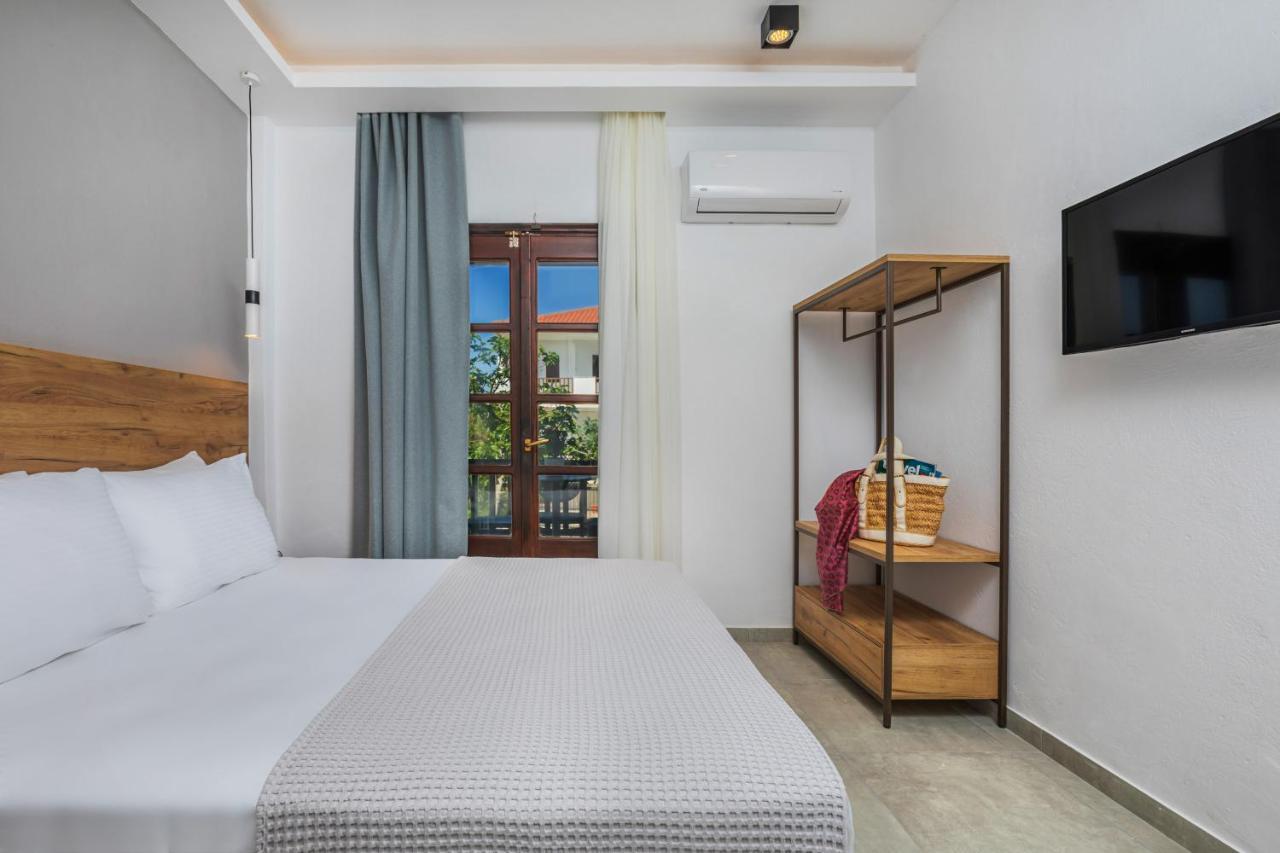 Eleon Suites Afytos Exterior photo