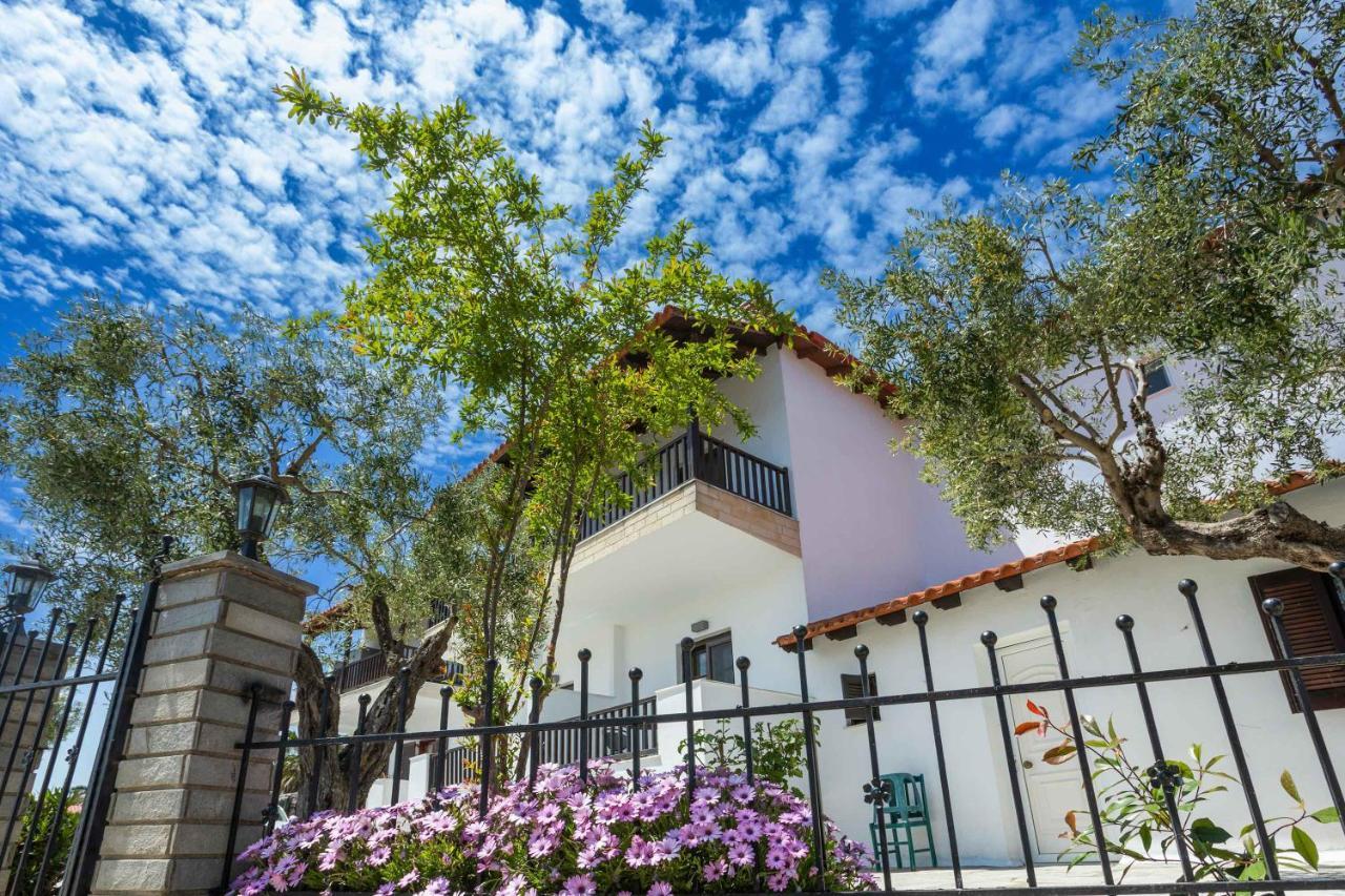 Eleon Suites Afytos Exterior photo