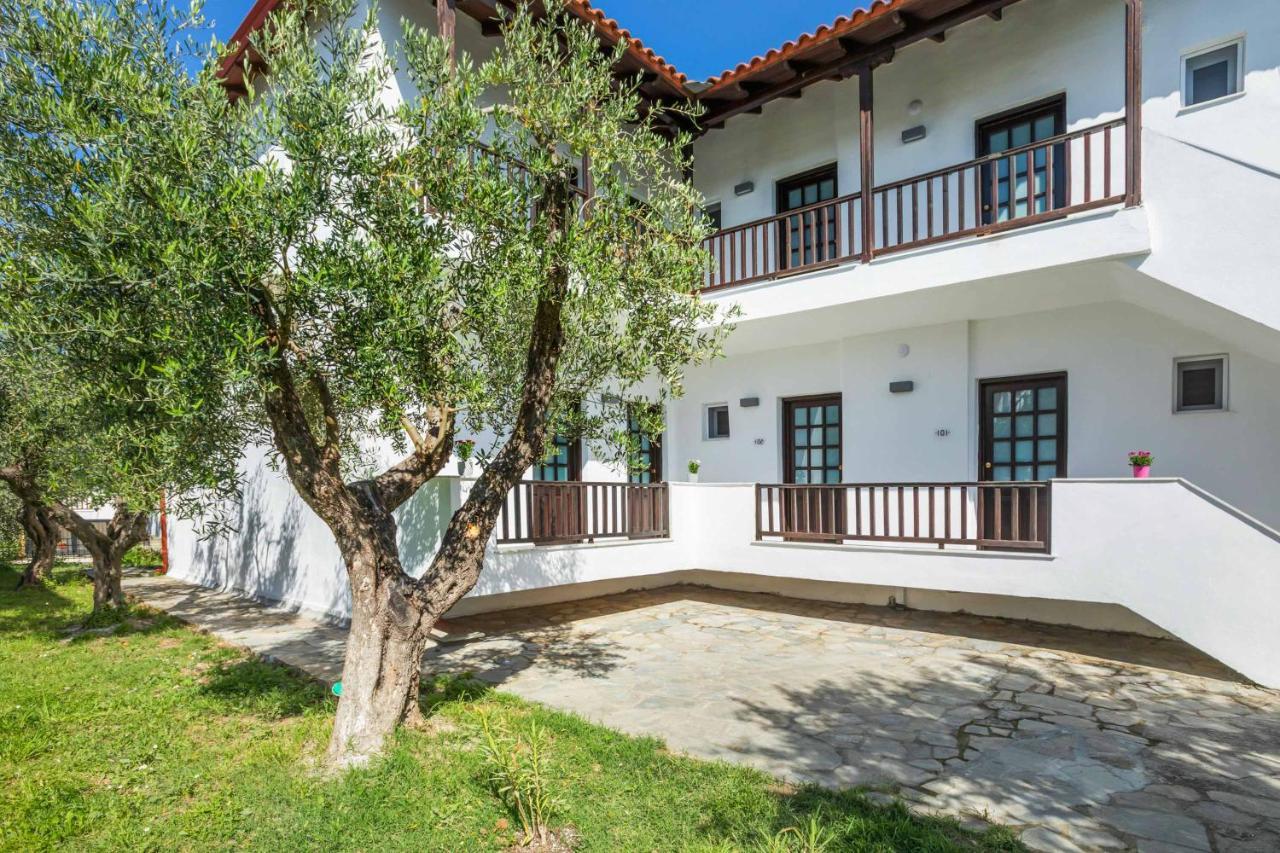 Eleon Suites Afytos Exterior photo