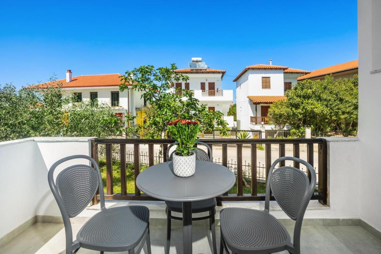 Eleon Suites Afytos Exterior photo