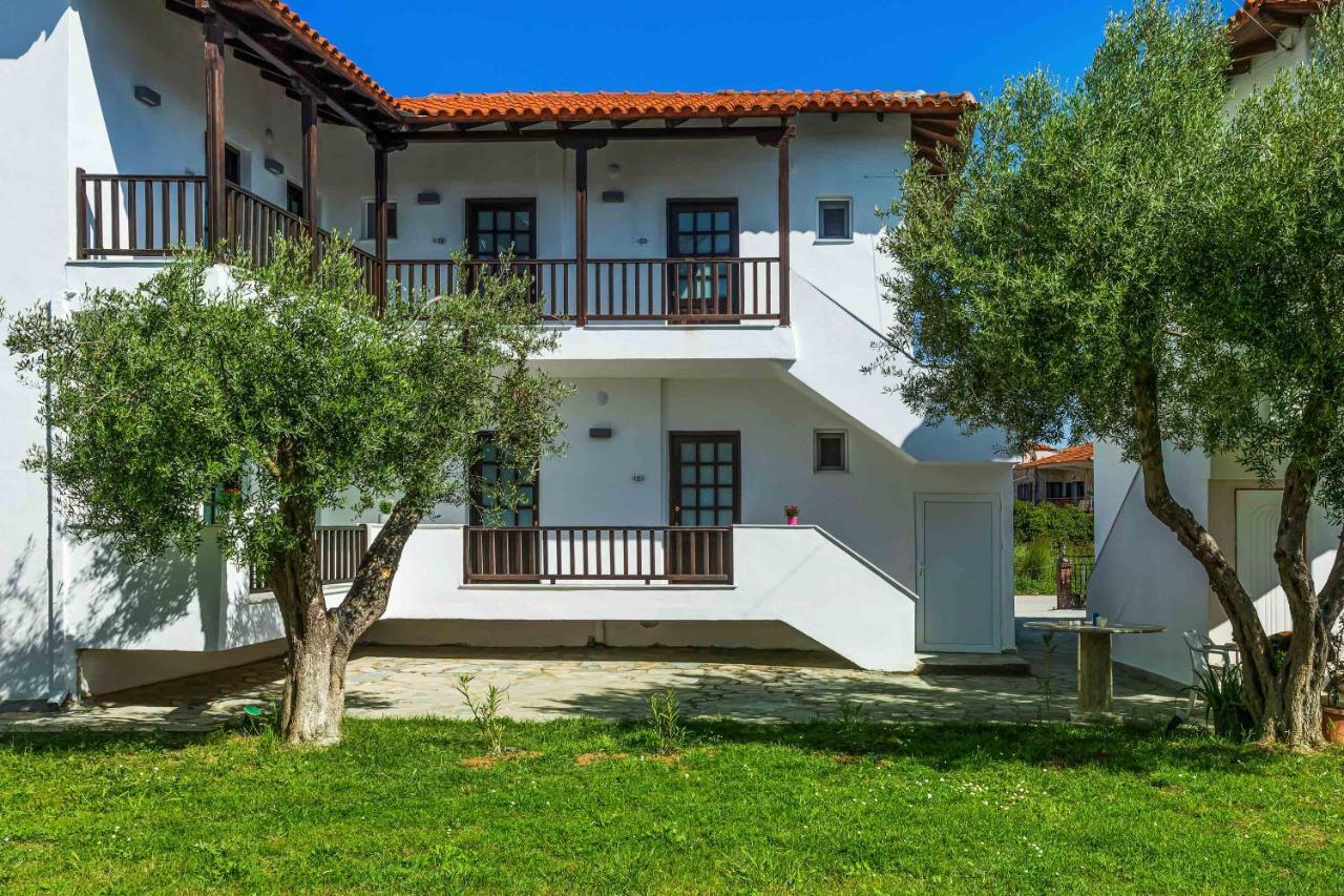 Eleon Suites Afytos Exterior photo