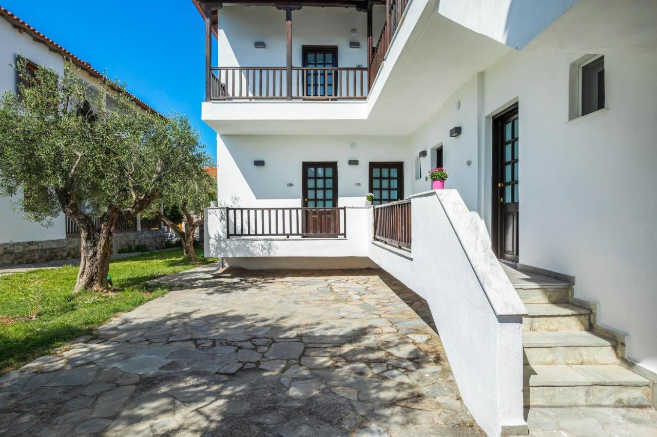 Eleon Suites Afytos Exterior photo
